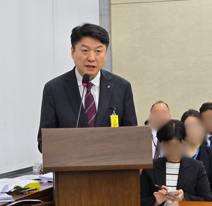 윤성찬 대한한의사협회장이 8일 국정감사에서 발언을 하고 있다. 사진=대한한의사협회장