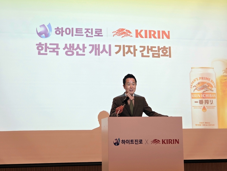 8일 경기도 용인시 하이트진로 연구소에서 열린 기자 간담회에서 하이트진로 장인섭 대표이사가 인사말을 하고 있다.