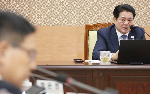 최대호 안양시장 민선9기 취임 100일인 8일 시청 전자회의실에서 간부회의 주재