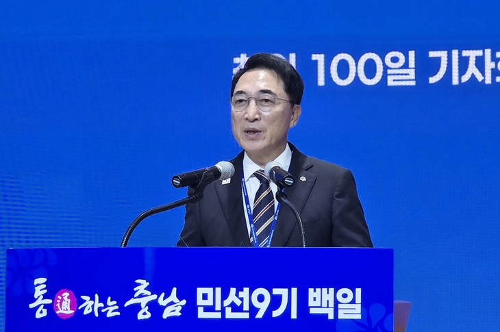질문이 끝나야 회견도 끝났다…박수현 충남지사에 쏟아진 재선충·재정난 질문