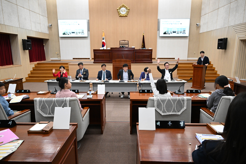 연천군의회 12일 전곡초등학교 대상 의회 견학 및 간담회 개최
