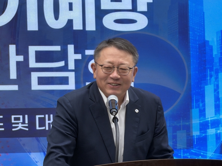 정진완 우리은행장이 지난 12일 열린 '금융사기 트렌드 및 대응전략' 기자간담회에서 인사말을 하고 있다.