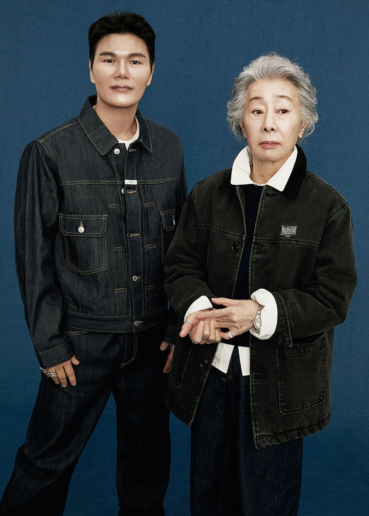배우 윤여정과 스타일리스트 나경삼이 함께한 '마리떼 프랑소와 저버'의 2026 데님 캠페인 이미지. 사진=마리떼 프랑소와 저버