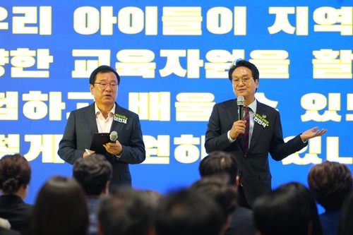 이현재 하남시장-안민석 경기도교육감(오른쪽)