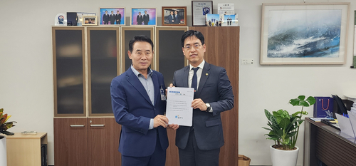 백영현 포천시장 15일 김민재 행정안전부 차관(오른쪽) 만나 현안사업 지원 건의