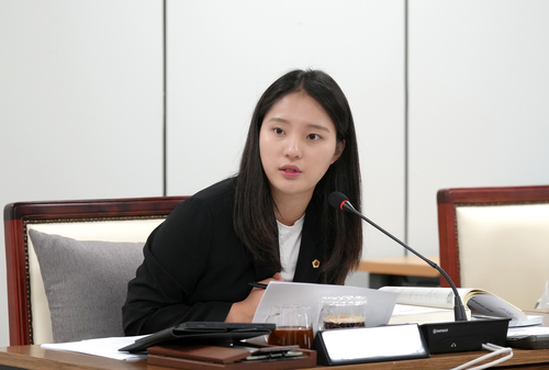 김어진 하남시의회 의원 15일 열린 자치행정과 행정사무감사에서 질의