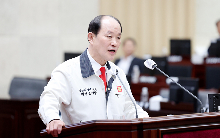 윤재상 인천시의회 부의장이 시의회 회의장에서 발언하고 있다. 제공=인천시의회