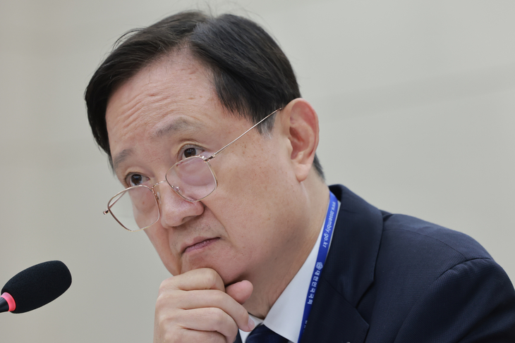 자료 제출 요구 듣는 이찬진 금감원장