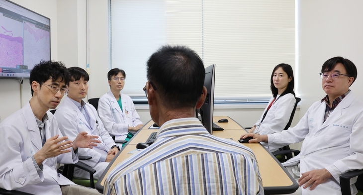 [사진] 서울아산병원은 희귀질환인 염증성 근염 환자를 정확하게 진단하고 맞춤형 치료를 제공하기 위해 통합진료클리닉을 운영하고 있다. 사진은 홍