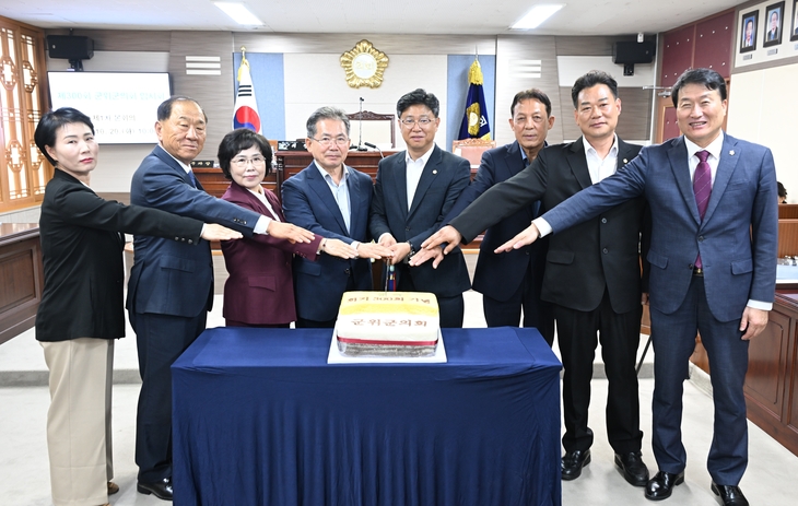 군위군의회, 제300회 임시회 개회…35년 의정 역사 되새겨