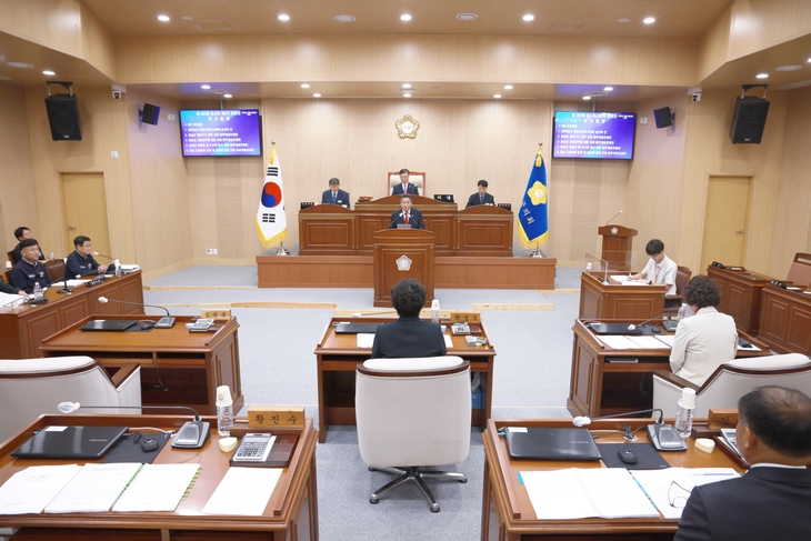청송군의회, 제292회 임시회 폐회…행정사무감사 준비 본격화