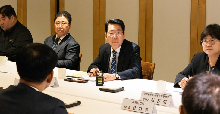 황종우 해수부 장관은 22일 한국원양산업협회장과 원양선사 대표들이 마련한 간담회에 참석해 원양산업 발전 방안과 제도 개선 과제를 논의했다.