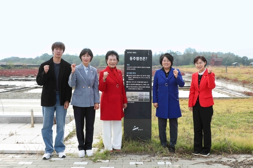 안산시의회 문화복지위원회 20일 동주염전 체험장 방문