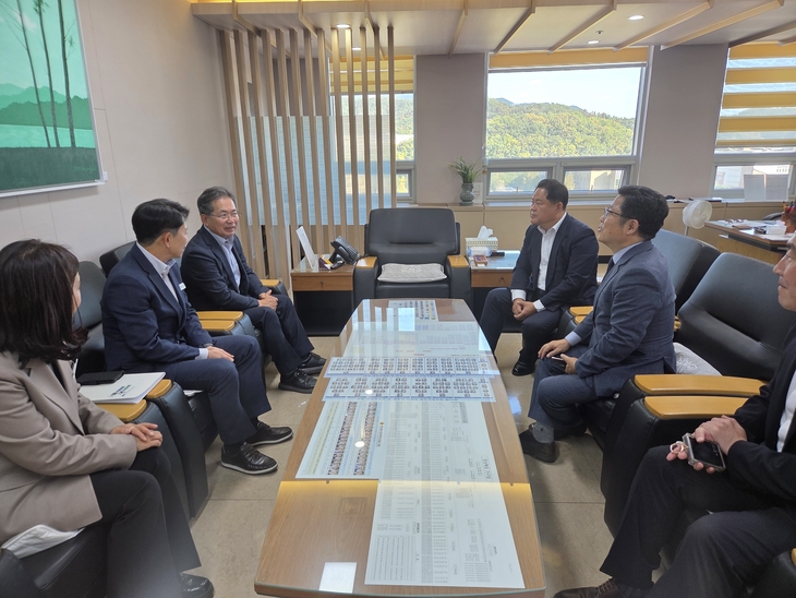 군위군·대구경북경제자유구역청, 신공항경제권 조성 협력 논의