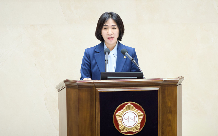 오수정 용인시의회 의원이 지난 26일 열린 제307회 임시회 제3차 본회의에서 용인시 조정팀 운영과 관련한 문제를 제기하며 5분 자유발언을 하고 있다.