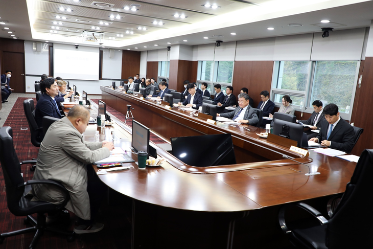 강원랜드가 지난 26일 제236차 이사회에서 2027~2031년 중장기 경영목표를 의결했다.