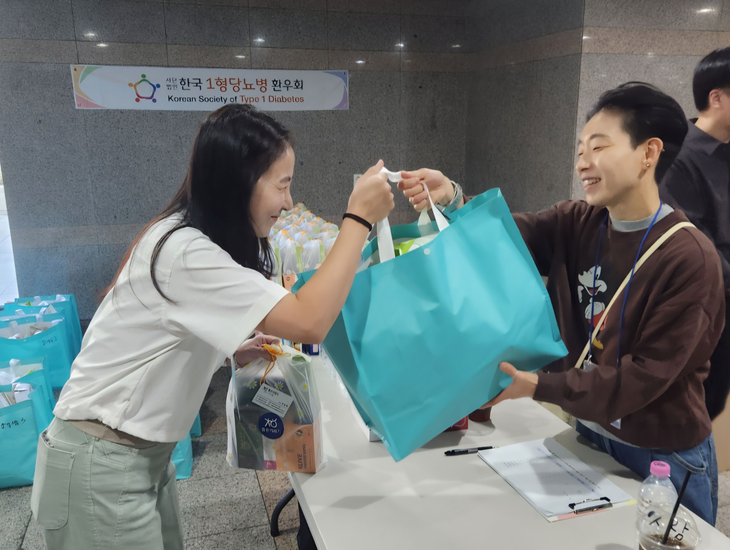 롯데웰푸드가 한국1형당뇨병환우회의 '2026년 하반기 환우모임'에 무설탕 디저트 브랜드 '제로' 제품을 후원했다.