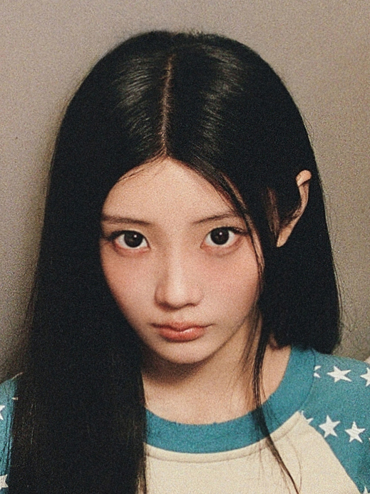 투썸플레이스가 아일릿(ILLIT) 원희를 홀리데이 시즌 캠페인 모델로 발탁했다.
