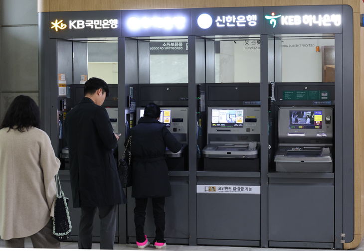 “은행 앱 믿고 썼는데”...전산장애 554건에 배상액은 1인당 1400원
