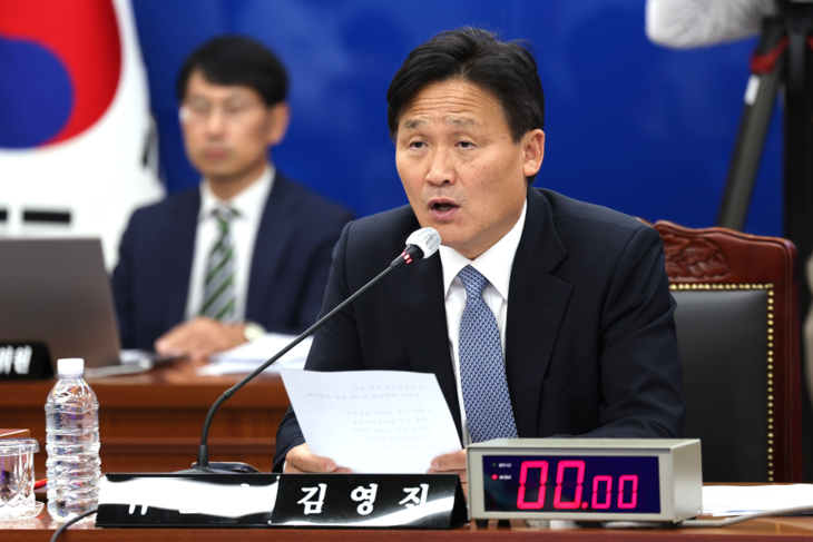 발언하는 김영진 행정안전위원장