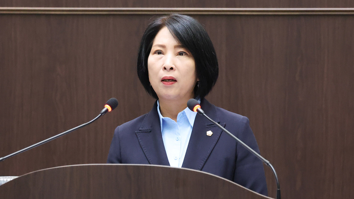 광주시의회 이은채 의원이 본회의장에서 자유발언을 통해 광주역세권 1단계 사업의 장기 지연 문제를 지적하고 실질적인 정상화 대책 마련을 촉구하