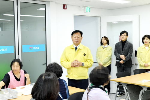 신동화 구리시장 29일 동구시민건강증진센터-노인복지시설 운영 현황 점검