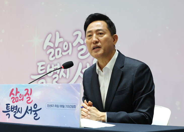 취임 100일, 질문에 답변하는 오세훈 서울시장