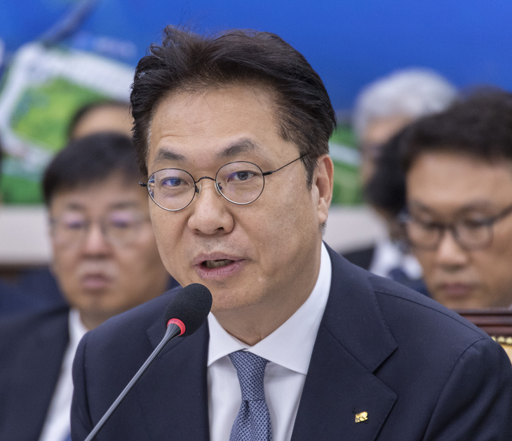 붐비는 KTX 선로 확충 계획 설명하는 정진혁 국가철도공단 이사장