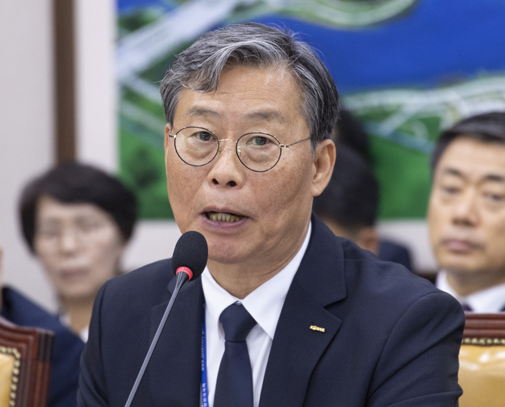코레일 승차권 부족 관련 질의에 답하는 김태승 코레일 사장