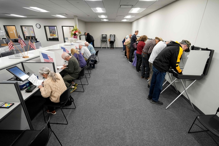 US-EARLY-VOTING-STARTS-IN-IOWA