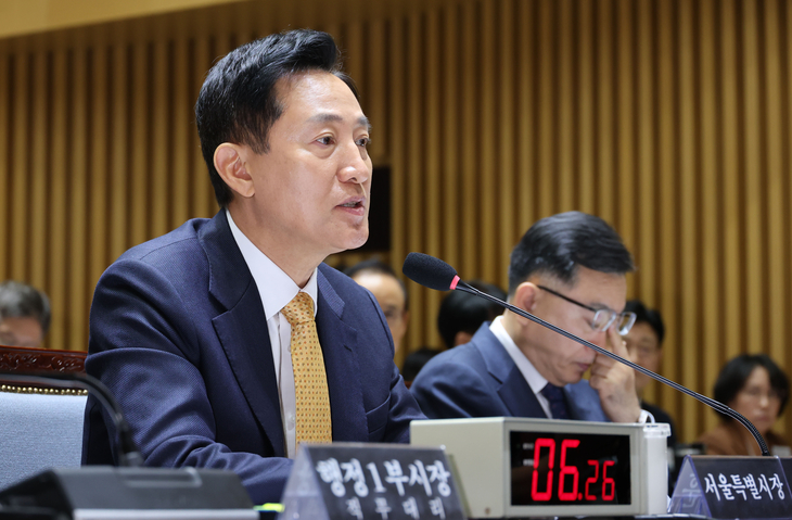 위원 질의에 답하는 오세훈 서울시장