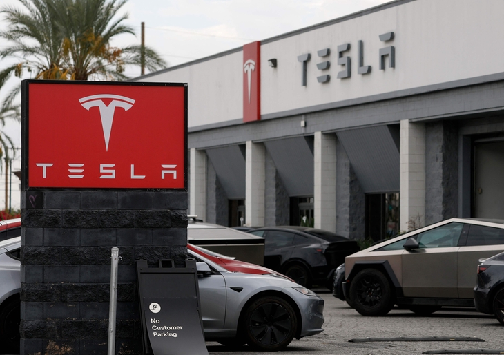US-ELON-MUSK-SAYS-TESLA-AND-SPACEX-EXPLORING-POSSIBLE-MERGER