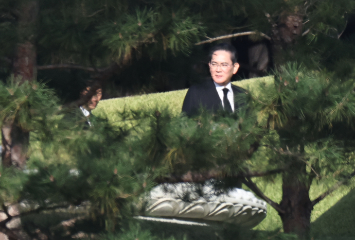 고 이건희 회장 선영 찾은 이재용 회장