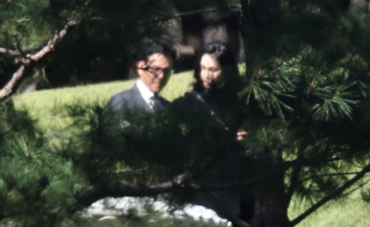 고 이건희 회장 선영 찾은 이서현 사장과 김재열 회장