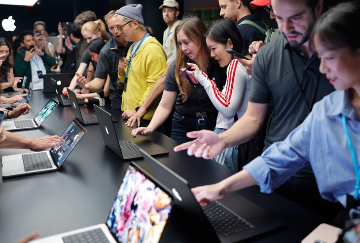 US-APPLE-DEBUTS-NEW-PRODUCTS-AT-LOS-ANGELES-EVENT