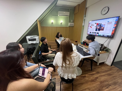 김선우 나빅 대표(왼쪽 세번째)가 프로토콜 관계자와 미팅 갖고 기업 설명