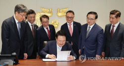 [윤석열 시대] 용산 대통령실 시대 개막…尹,1호 결재로 업무시작