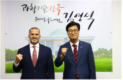 김영식 의원, UAE 원자력공사 사장과 원전 사업 협력 논의