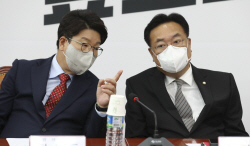 與 ‘태양광 비리 복마전’ 文겨냥…"전면 재검토 필요"
