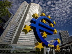 사상 첫 자이언트스텝 발은 ECB, "내년에도 금리인상...2.5% 이상 전망"