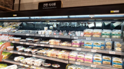 직장인 점심 신 풍속도..."런치플레이션에 마트서 점심 때워요"