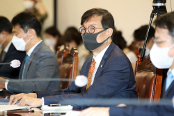 美 또 자이언트스텝…