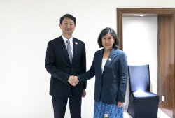 안덕근 통상교섭본부장, 2주만에 美 USTR 대표 만나...전기차 보조금 실질적 해결방안 촉구