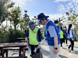 NH농협은행-한국환경공단, ESG캠페인 실시…아라뱃길 플로깅
