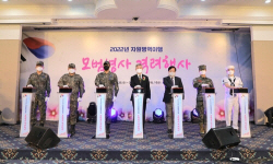 입대하려고 40kg 뺀 병장부터 미 국적 보유 상병까지…자진 입대 군인들 초청 격려