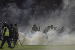 인도네시아 축구장서 난동…최소 127명 사망·부상 180명