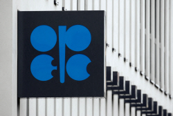 2년만에 만나는 OPEC+, ‘역대급 감산’ 단행할까…국제유가 전망은?