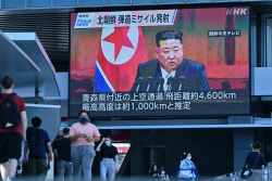 "머리 위로 北미사일 날아간다"...