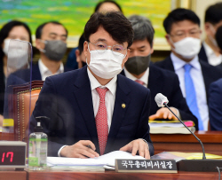 [2022 국감] 총리비서실장, ‘文정부 태양광실태 보도자료’에 "오해 소지 있어"