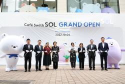 신한은행, 청각장애인 일자리 카페 ‘카페스윗 쏠’ 명동점 개점